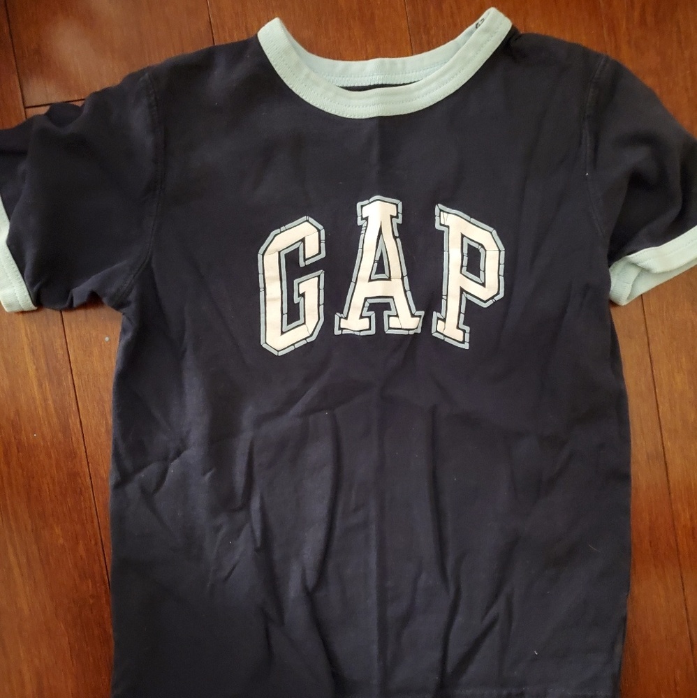 Gap tshirt
